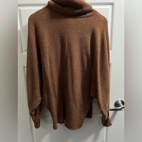 Jodifl brown/burnt orange cowl neck long dolman sleeve sweater in size M. - Picture 3 of 7